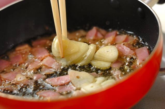 春菊のベーコンガーリックサラダの作り方の手順3