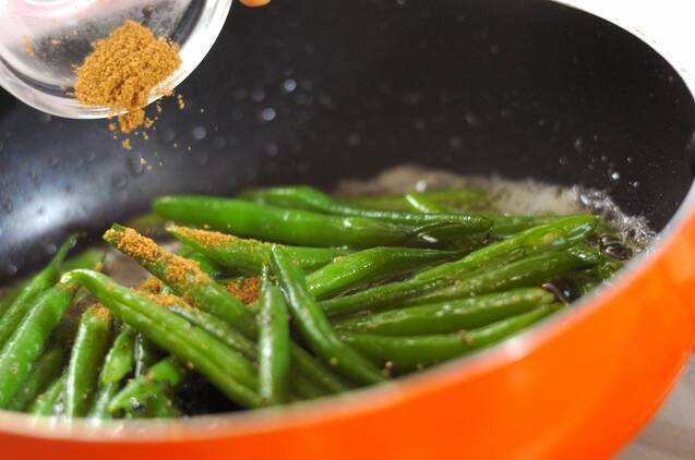 インゲンのバタークミンソテーの作り方の手順3