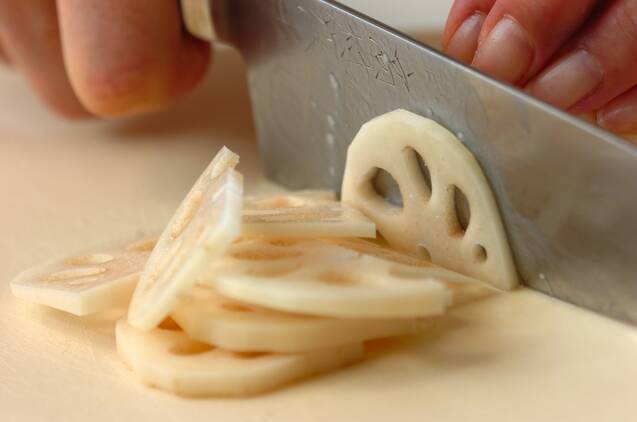 レンコンとニンジンの炒め物の作り方の手順1