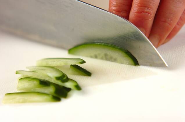 野菜たっぷり！さっぱり春雨サラダの作り方の手順2