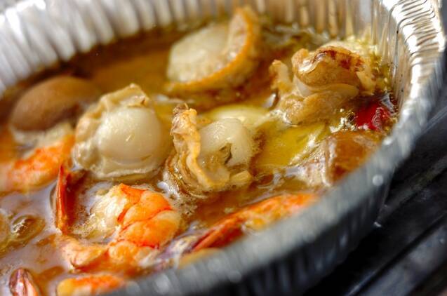 皿ごと下味冷凍！エビとホタテのアヒージョの作り方の手順3
