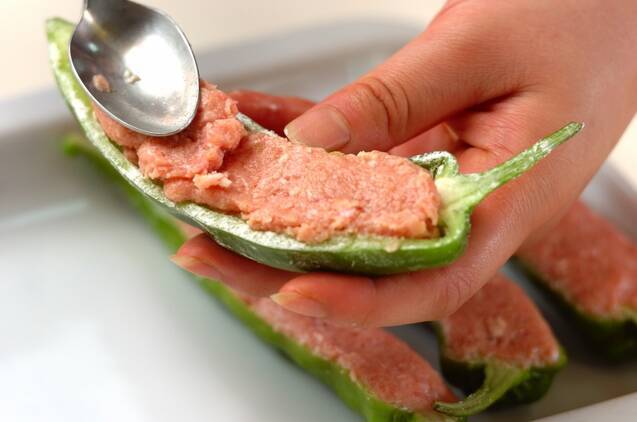 甘長唐辛子の肉詰めの作り方の手順2