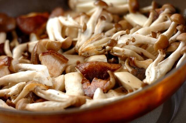 キノコの焦しバターじょうゆがけの作り方の手順2