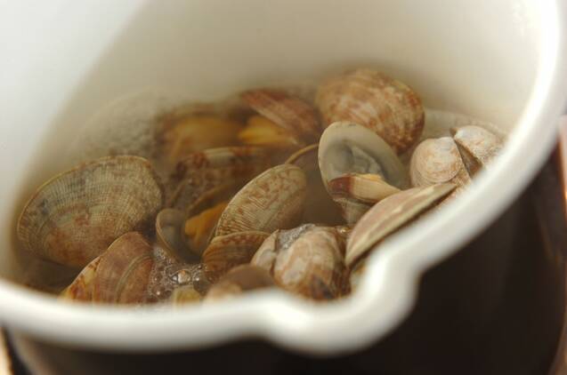 アサリとトマトのガーリックパスタの作り方の手順1