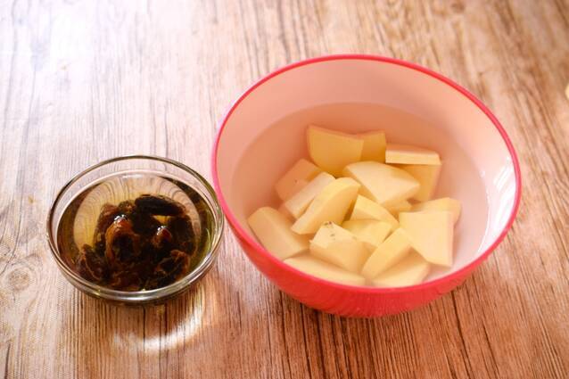 サツマイモとデーツのようかんの作り方の手順1