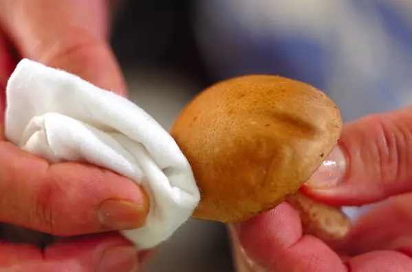 常備菜にぴったり!キノコのマリネの下準備1