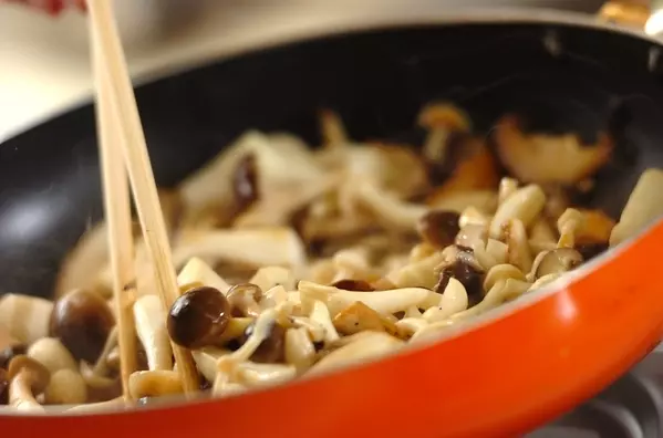 常備菜にぴったり!キノコのマリネの作り方2