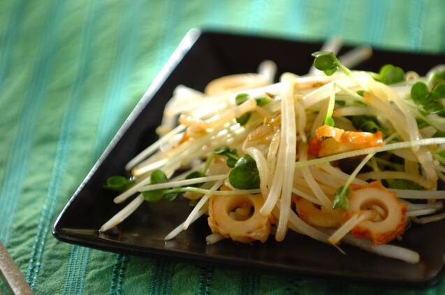 ちくわ、もやし、カイワレ菜の中華サラダ