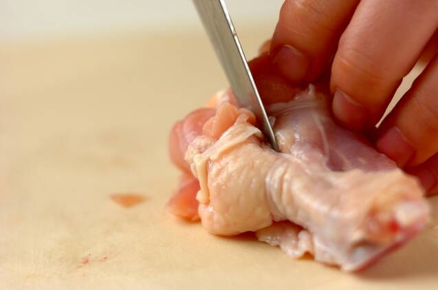 手羽元とセロリのスープの作り方の手順1