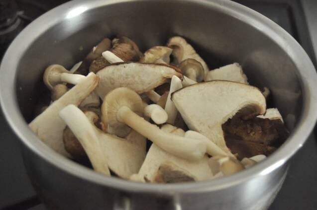 ボリューム感あり！　油揚げ入り混ぜ込みキノコご飯の作り方の手順4