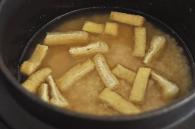 ボリューム感あり！　油揚げ入り混ぜ込みキノコご飯の作り方の手順6