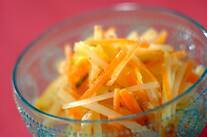 新ジャガとニンジンの甘酢和え