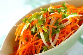 パクチー入りキャロットラペ