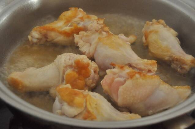 鶏手羽元と卵の梅酢煮の作り方の手順5