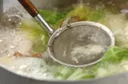 鶏と野菜の煮込みうどんの作り方1