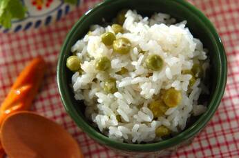 グリーンピースご飯