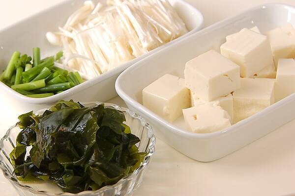 豆腐とワカメのすまし汁の作り方の手順1