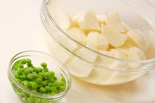 ジャガイモ煮っころがしの作り方の手順1