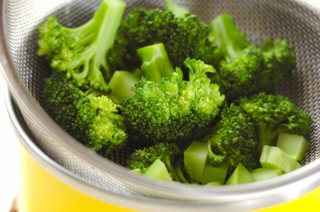 ブロッコリーのマヨサラダの作り方の手順1