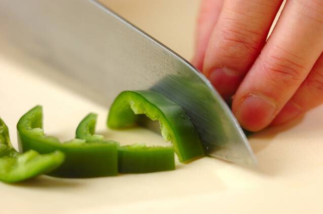 焼うどん・ピーマンとツナのサッと煮の作り方の手順2