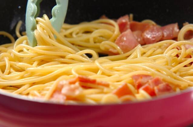 生クリーム不要　簡単濃厚カルボナーラの作り方の手順4