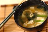 ホウレン草のゴマみそ汁