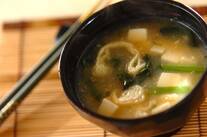 ホウレン草のゴマみそ汁