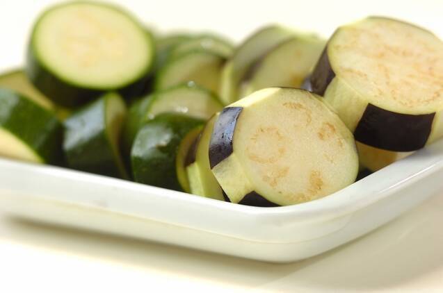 夏野菜のオイル蒸し煮の作り方の手順1