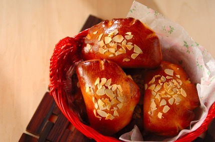 ほんのり洋酒香るクリームパン