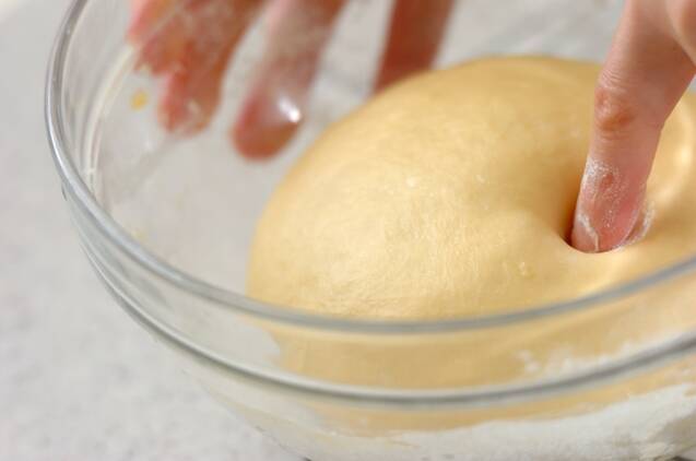 ほんのり洋酒香るクリームパンの作り方の手順9