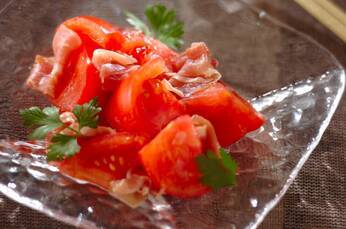 トマトと生ハムのサラダ