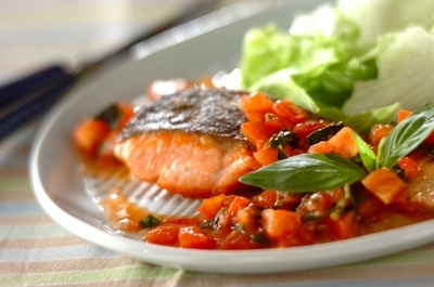 鮭のソテーバジルトマトソース レシピ 作り方 E レシピ 料理のプロが作る簡単レシピ