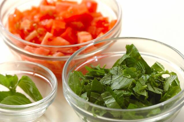 鮭のソテーバジルトマトソースの作り方の手順2