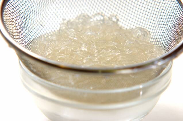 味しみしみ！やみつき春雨サラダの作り方の手順2