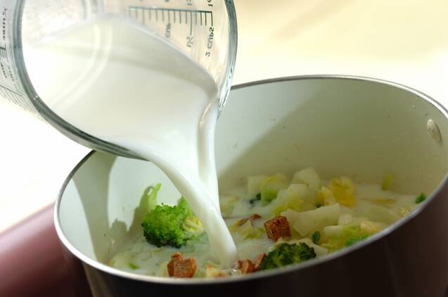 白菜とブロッコリーのクリームスープの作り方の手順4