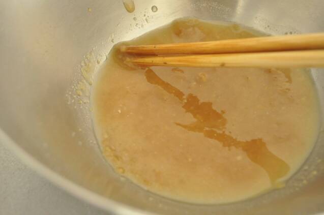 ウドとブリの刺身の酢みそ和えの作り方の手順4