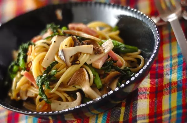 キノコと春菊のパスタ