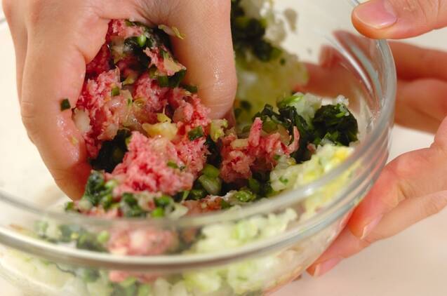 スパイスしょうゆで焼き餃子の作り方の手順3