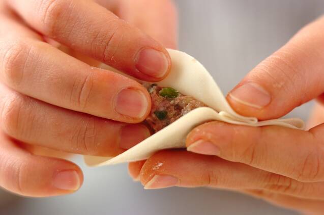 スパイスしょうゆで焼き餃子の作り方の手順4