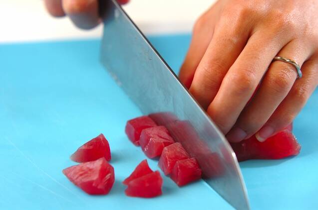 マグロのやまかけの作り方の手順1