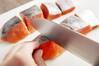 鮭のハーブマリネ焼きの作り方の手順1