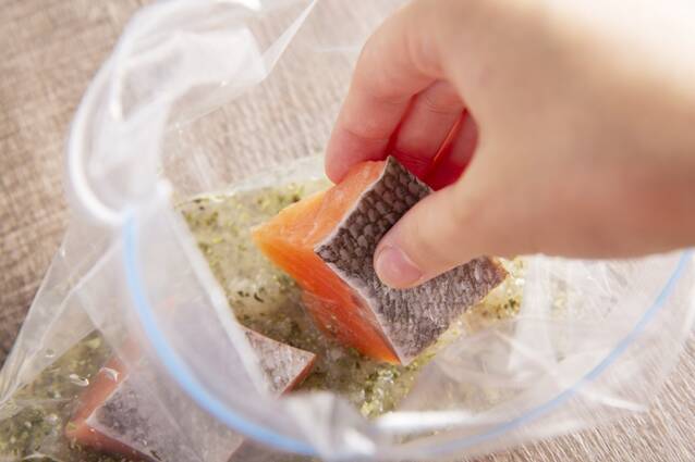 鮭のハーブマリネ焼きの作り方の手順3