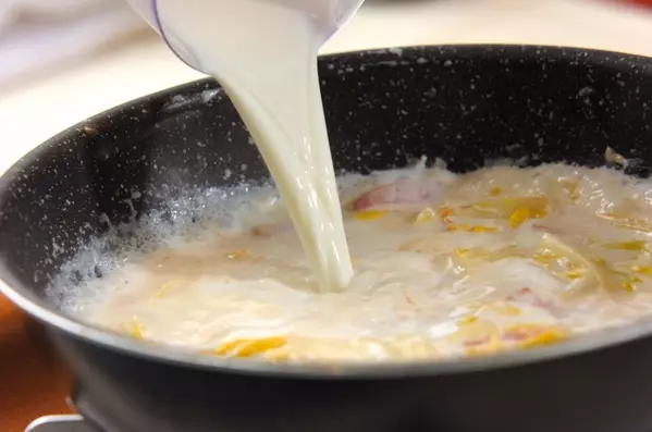 とろーりあたたか白菜のクリーム煮の作り方3