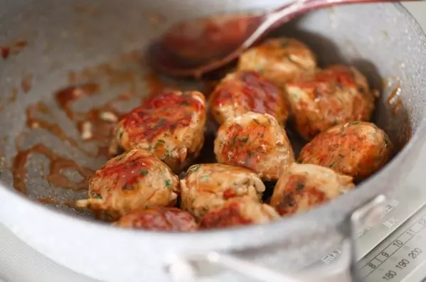 かさ増し効果で節約に！もやしの鶏だんご by つくおき nozomiさんの作り方5