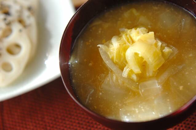 とろ甘「白菜の味噌汁」レシピ。おすすめ具材も必見！の画像