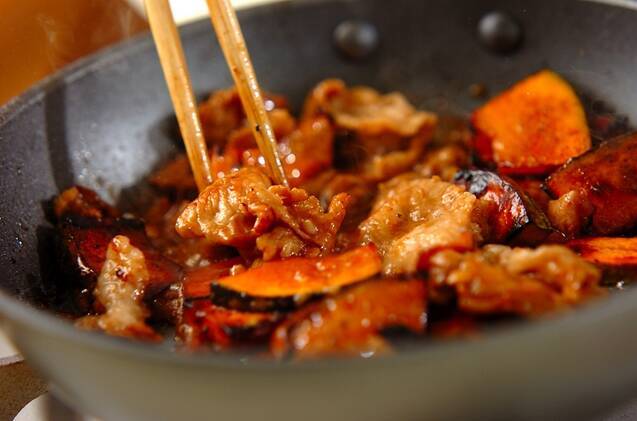 豚肉とカボチャのショウガ焼き風の作り方の手順3