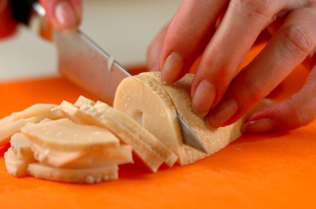 タケノコとツナとワカメの煮物の作り方の手順1