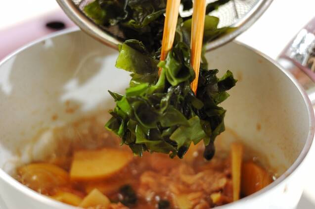 タケノコとツナとワカメの煮物の作り方の手順3