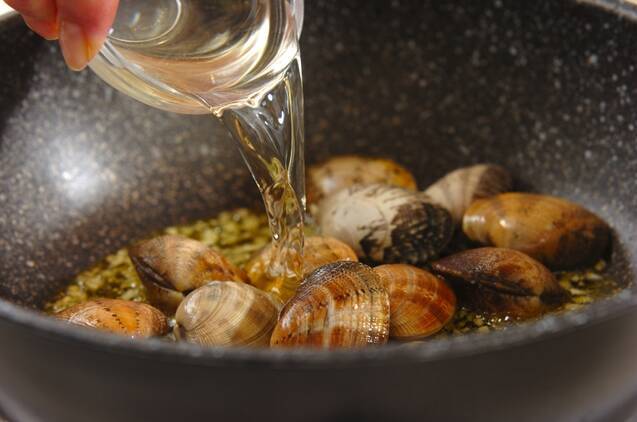 ボンゴレ・ビアンコ・ペンネの作り方の手順3