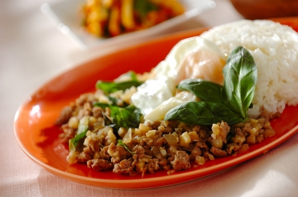 タケノコのガパオご飯ガパオライス風